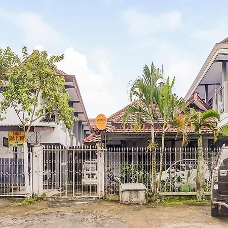 Spot On 90797 Sukun Syariah Homestay Malang Kültér fotó