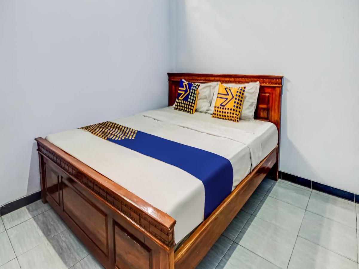 Spot On 90797 Sukun Syariah Homestay Malang Kültér fotó