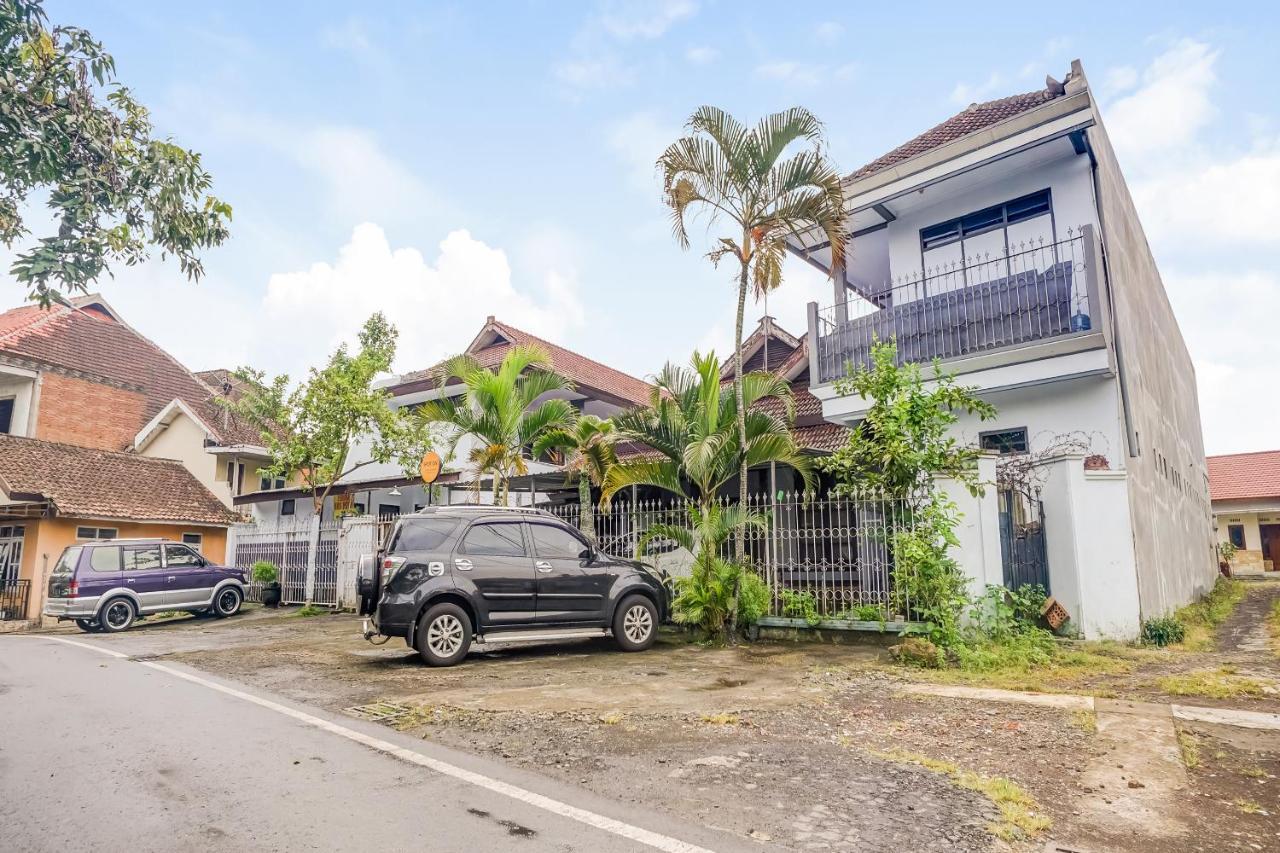 Spot On 90797 Sukun Syariah Homestay Malang Kültér fotó