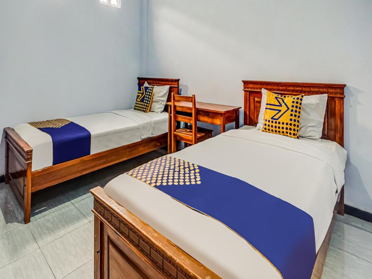 Spot On 90797 Sukun Syariah Homestay Malang Kültér fotó